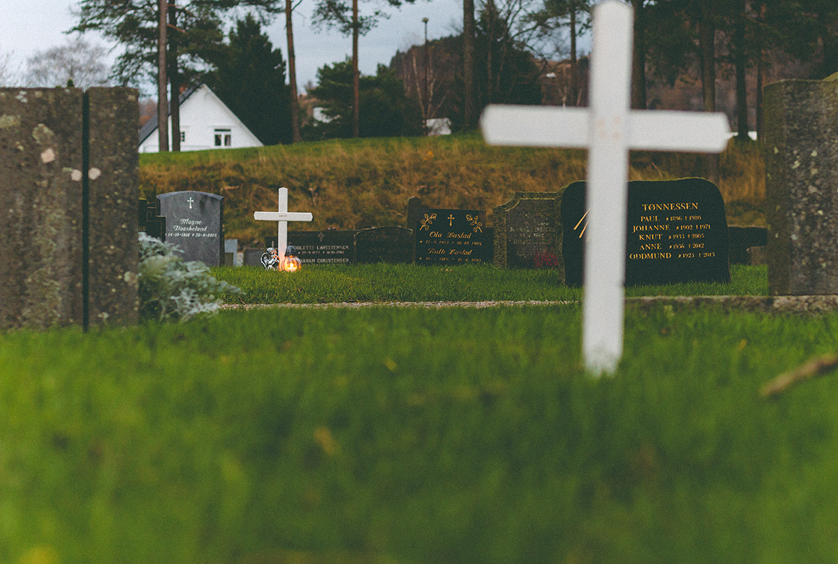 Gravstell, Lyngdal kirke